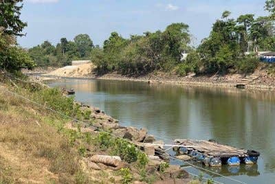 Sungai yang cetek dan laluan sempit membudahkan penyeludup membawa masuk lembu secara haram.