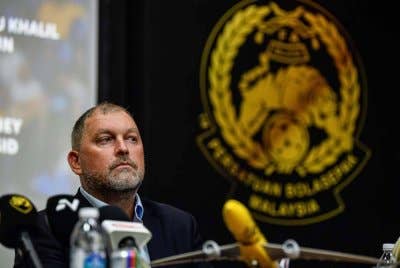 Cklamovski ketika mengadakan sidang media pengumuman senarai pemain ke Kem Latihan Pusat Skuad Harimau Malaya di Wisma FAM pada Khamis. Foto Bernama