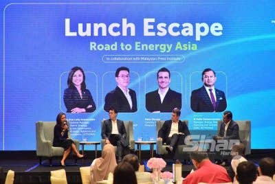 Dari kiri; Arni Laily, Smarco Ho, Peter Murray dan M Rafie ketika sesi Lunch Escape: Road to Energy Asia 2025 di sini pada Khamis. Foto SINAR HARIAN/ ASRIL ASWANDI SHUKOR