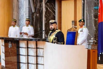 Tunku Mahkota Ismail merasmikan pembukaan Persidangan Keempat Dewan Undangan Negeri Johor ke-15, di Bangunan Sultan Ismail, Kota Iskandar pada Jumaat.
