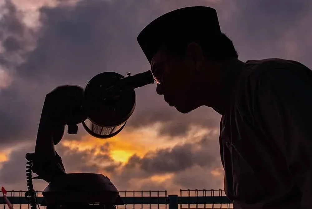 Tarikh melihat anak bulan Zulhijah ditetapkan pada 27 Mei di 29 lokasi seluruh negara. Foto Bernama