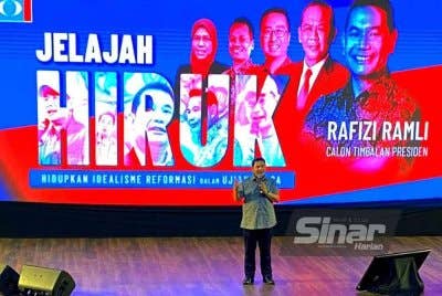 RafIzi pada program Jelajah Hidupkan Idealisme Reformasi Dalam Ujian Kuasa (HIRUK) Kelantan dan Terengganu di Jabatan Kebudayaan Dan Kesenian Negara (JKKN) Kelantan di Kota Bharu pada Jumaat malam.