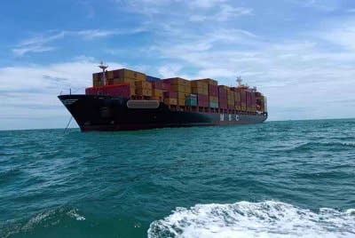 Sebuah kapal kontena yang berdaftar di Liberia ditahan Agensi Penguatkuasaan Maritim Malaysia Selangor selepas dikesan berlabuh tanpa kebenaran di perairan negara pada Jumaat.