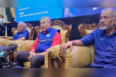 Ahmad Zahid ketika ditemui pemberita dalam sidang akhbar selepas melancarkan Gempur17 UMNO Sabah Parlimen Sepanggar di IKM Sepanggar, Kota Kinabalu.