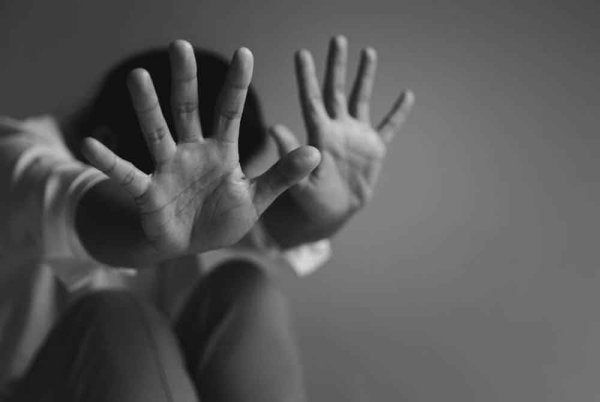 Seorang tahanan wanita mendakwa menjadi mangsa gangguan seksual dua pegawai kanan. Foto hiasan