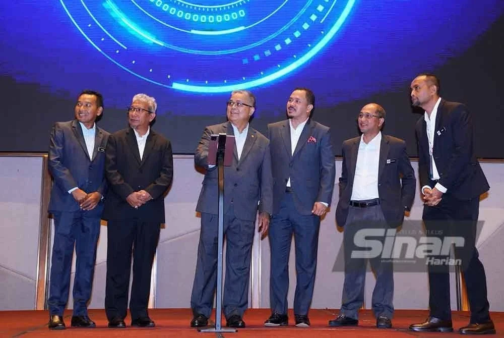 Aaron (tiga dari kiri) menyempurnakan gimik perasmian Seminar Hari Muzium Antarabangsa Malaysia 2025 di ibu negara pada Ahad. FOTO - SINAR HARIAN / MOHD HALIM ABDUL WAHID