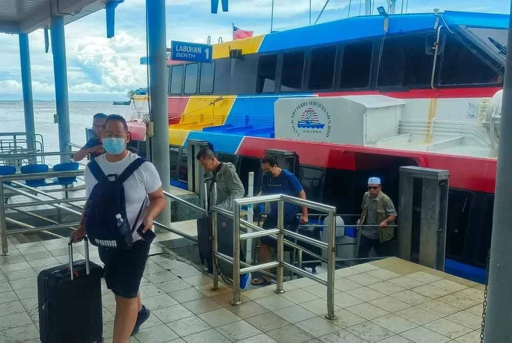 Penumpang diminta tiba di terminal sekurang-kurangnya sejam lebih awal sebelum berlepas bagi mengelakkan sebarang kelewatan.