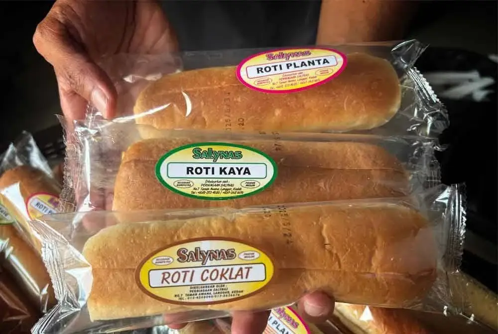 Tiga jenis perisa roti yang ditawarkan oleh perniagaan roti Salynas iaitu sekaya, planta dan coklat.