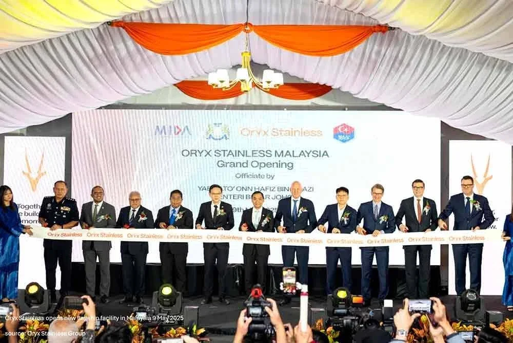 Onn Hafiz (tengah) menghadiri majlis perasmian fasiliti terbaharu Kumpulan Oryx Stainless di Johor pada 12 Mei lalu.