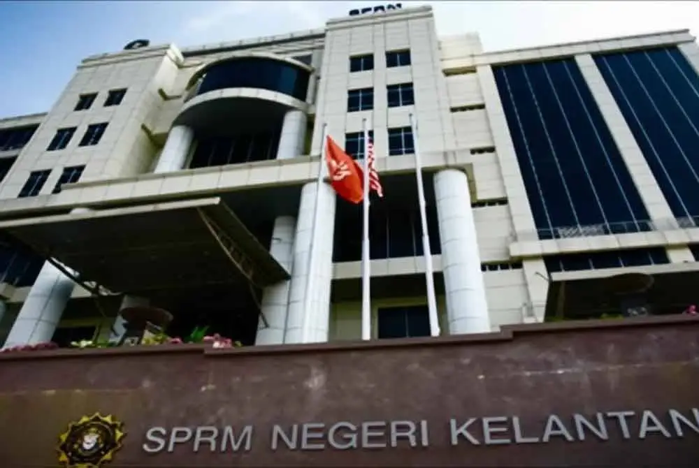 Seorang pegawai polis mempamerkan semangat intergriti tinggi apabila menolak tawaran rasuah dari pendatang asing tanpa izin (PATI) warganegara Bangladesh bagi mengelakkan dari ditahan selepas pasport miliknya tamat tempoh dan tinggal lebih masa di negara ini.