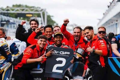 Hakim Danish (tengah) bermula cemerlang dalam saingan awal pada musim ini. Foto FB Hakim Danish.