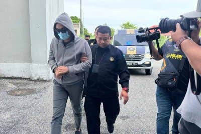 Seorang pegawai kanan polis mengaku tidak bersalah di Mahkamah Sesyen di sini pada Isnin atas dua pertuduhan menerima rasuah melibatkan kerja ubah suai rumah dan deposit pembelian motosikal berkuasa tinggi. FOTO SINAR HARIAN-ADILA SHARINNI WAHID