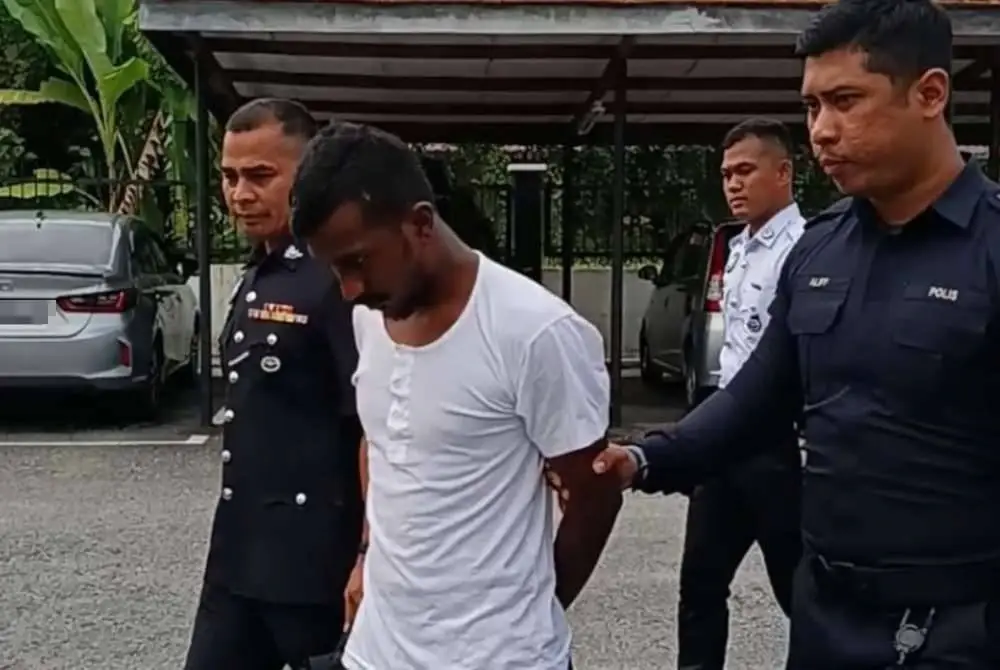 Mohanatas berbaju T warna putih, dibawa ke Mahkamah Majistret Telok Datok, Kuala Langat bagi menghadapi pertuduhan memandu dengan cuai hingga menyebabkan kematian seorang penunggang motosikal, minggu lalu.