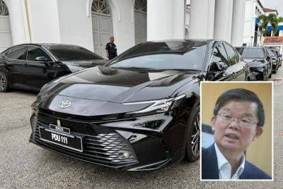 Kerajaan Pulau Pinang membeli 15 buah kereta jenis Toyota Camry 2.5V (AT) (CBU) baharu bagi kegunaan pentadbiran kerajaan negeri. (Gambar kecil: Kon Yeow)