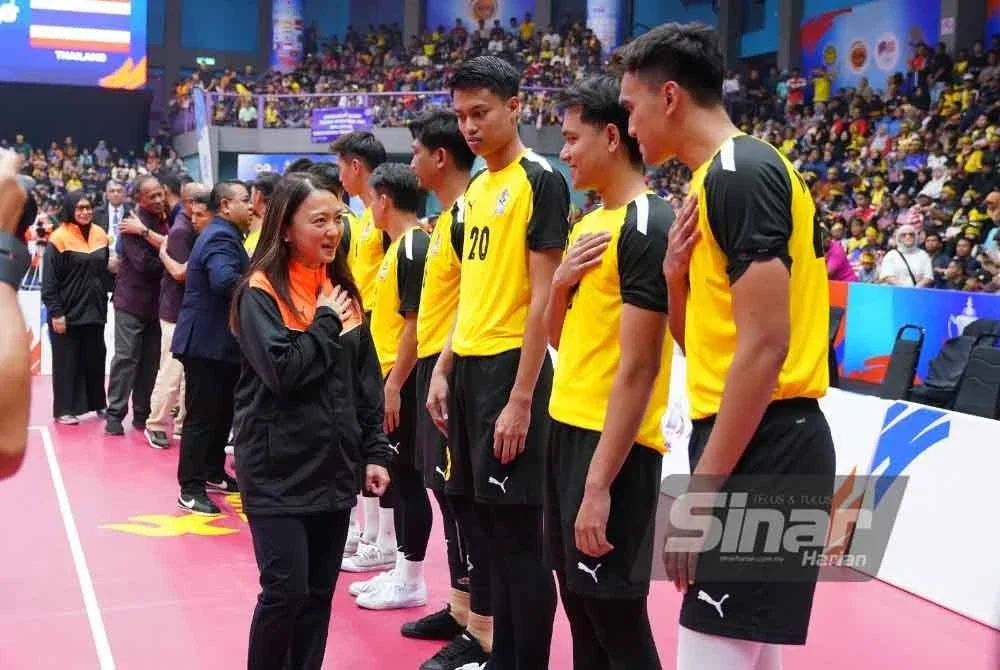 Hannah (empat dari kanan) mahu para pemain bangkit dengan lebih kuat. Foto: SINAR HARIAN/MOHD HALIM ABDUL WAHID