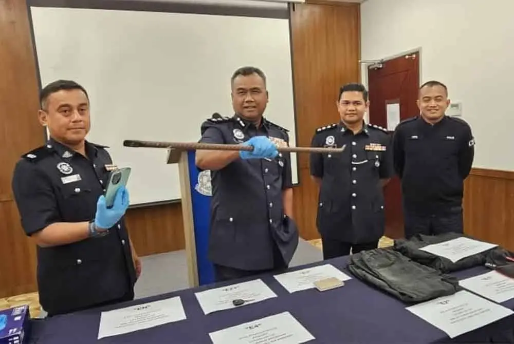 Kasim menunjukkan alat yang digunakan untuk melakukan jenayah pecah rumah di sekitar Kota Kinabalu.