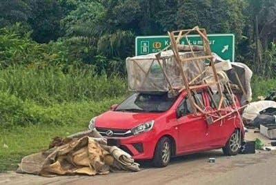 Video tular memaparkan sebuah kereta membawa muatan secara berbahaya di Jalan Dengkil-Banting, di Sepang.