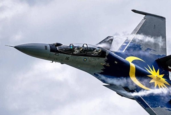 Pesawat yang digunakan dalam penerbangan ini, Su-30MKM (M52-16) memperagakan 'livery' ikonik kebanggaan negara iaitu Bendera Malaysia dan dikenali sebagai 'Toruk Makto'. Foto TUDM