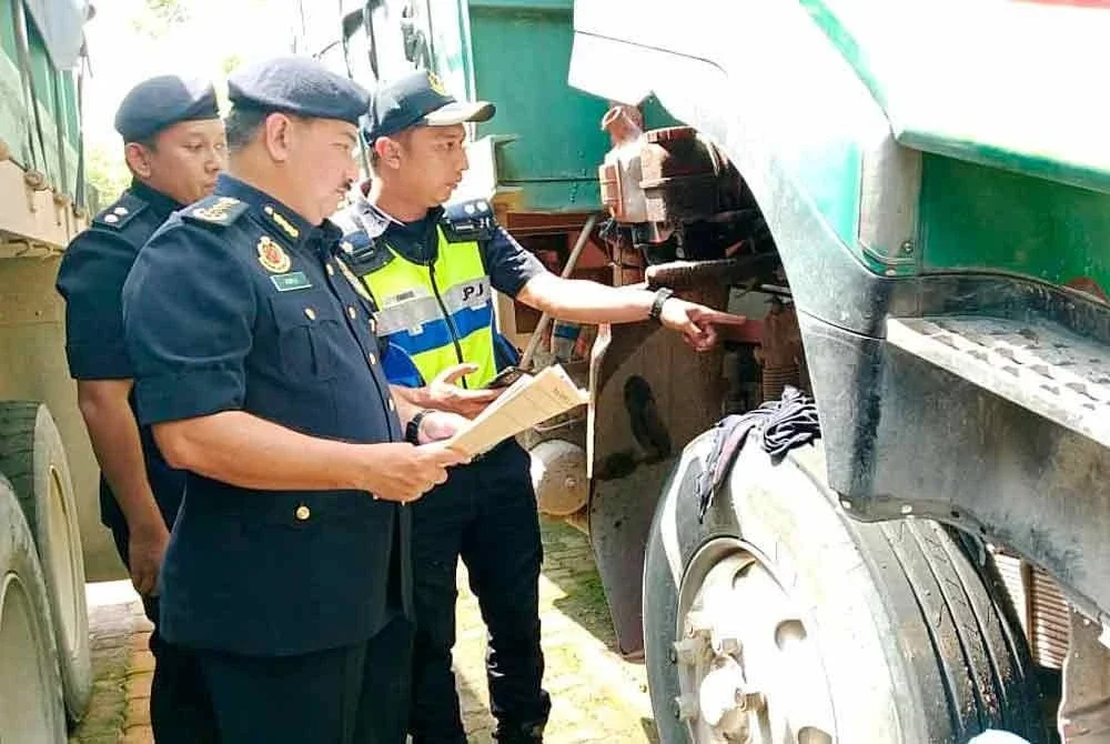 Tiga lori disita kerana beroperasi tanpa cukai jalan yang sah.