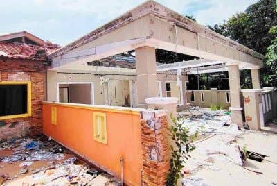 Antara rumah yang terbabit dalam pelaksanaan projek namun kerja-kerja pembinaan masih belum bermula.
