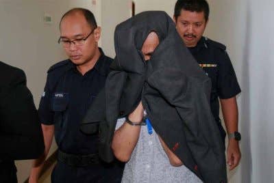 Bekas Pengarah LKIM Selangor dijatuhi hukuman penjara enam bulan dan denda RM25,000 oleh Mahkamah Sesyen pada Khamis setelah didapati bersalah menerima rasuah berjumlah RM5,000, lima tahun lepas. Foto Bernama