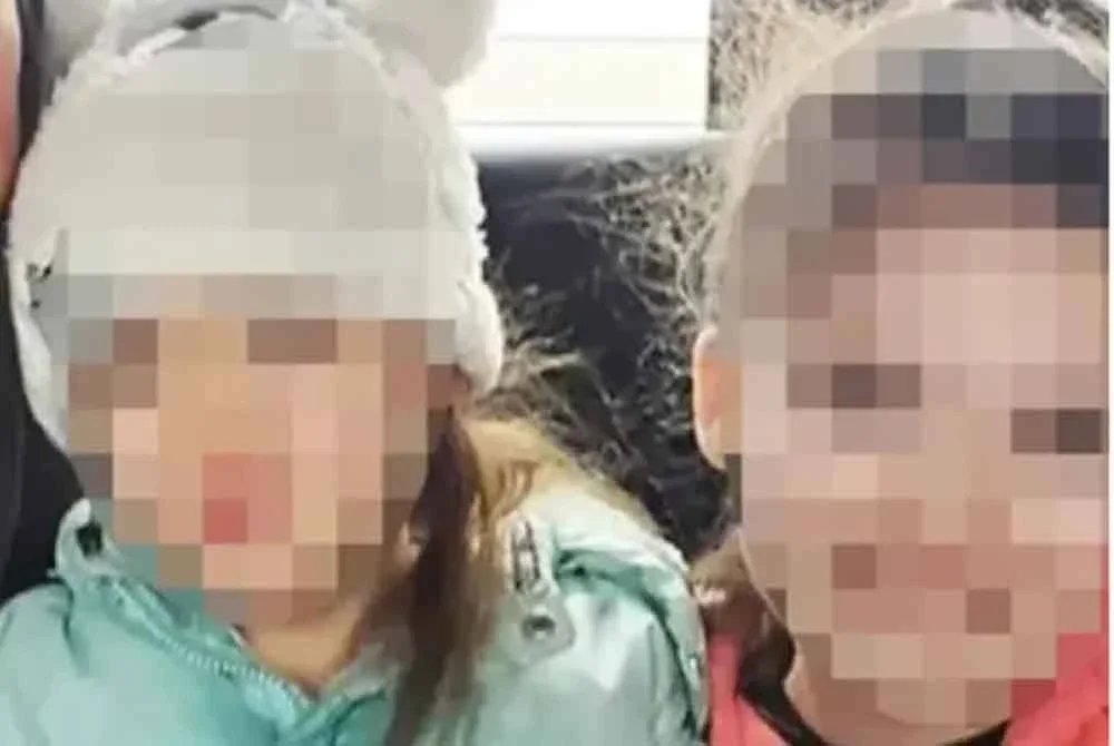 Dua anak perempuan turut ditikam suspek. - Foto Agensi