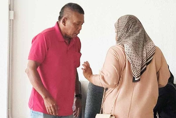 Tindakan seorang pemungut kelapa sawit membuat komunikasi jelik dan lucah terhadap bayi perempuan pakar bedah, Dr Amalina Che Bakri, tiga tahun lalu mengundang padah apabila didenda RM3,000 oleh Mahkamah Sesyen di sini pada Jumaat.