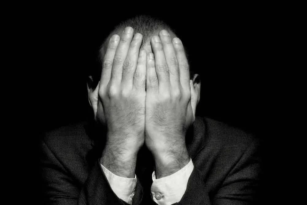 Seorang anggota polis menjadi mangsa penipuan lelaki menyamar sebagai polis. Gambar hiasan 123rf.