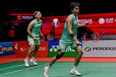 Wei Chong (kanan) dan Kai Wun mara ke final Malaysia Masters selepas menumpaskan pasangan Jepun dalam aksi separuh akhir di Bukit Jalil pada Sabtu. Foto Bernama