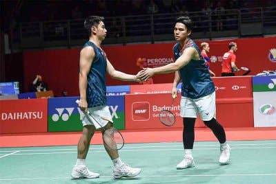 Sze Fei (kiri) dan Nur Izzuddin perlu konsisten dengan pencapaian terbaik untuk kekal nombor satu dunia. Foto Bernama.