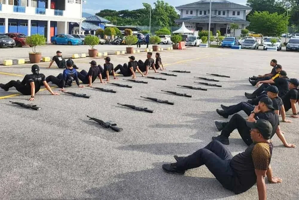Latihan membabitkan 25 pegawai dan anggota dari pelbagai unit membentuk Skuad All Black Militan jihad dadah.