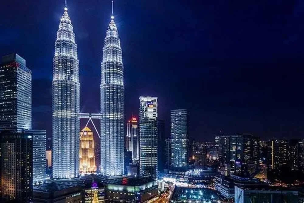 Keindahan seni bina ikonik Kuala Lumpur termasuk Menara Berkembar Petronas menawarkan banyak momen indah untuk dirakamkan. Foto hiasan