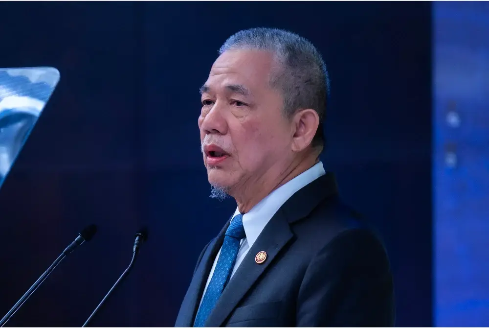 Timbalan Perdana Menteri yang juga Menteri Peralihan Tenaga dan Transformasi Air Datuk Seri Fadillah Yusof berucap pada Mesyuarat Peralihan Tenaga Di ASEAN:Memupuk Kerjasama Serantau pada Isnin. Foto Bernama.