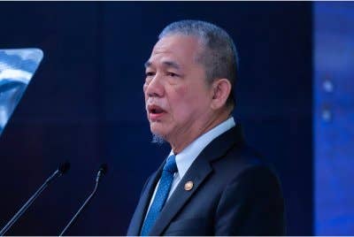 Timbalan Perdana Menteri yang juga Menteri Peralihan Tenaga dan Transformasi Air Datuk Seri Fadillah Yusof berucap pada Mesyuarat Peralihan Tenaga Di ASEAN:Memupuk Kerjasama Serantau pada Isnin. Foto Bernama. 