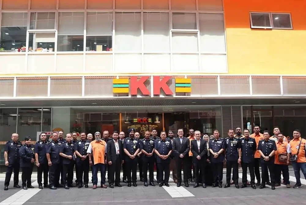 Lawatan anggota PDRM ke Pusat Kawalan Operasi Keselamatan Menara KK di Sungai Besi mengukuhkan lagi hubungan strategik bersama peniaga dan komuniti.