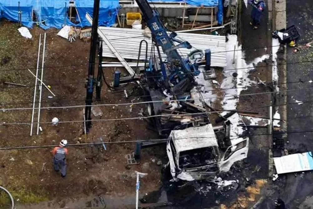 Satu letupan mencetuskan kebakaran di sebuah tapak pembinaan di Tokyo pada Selasa.