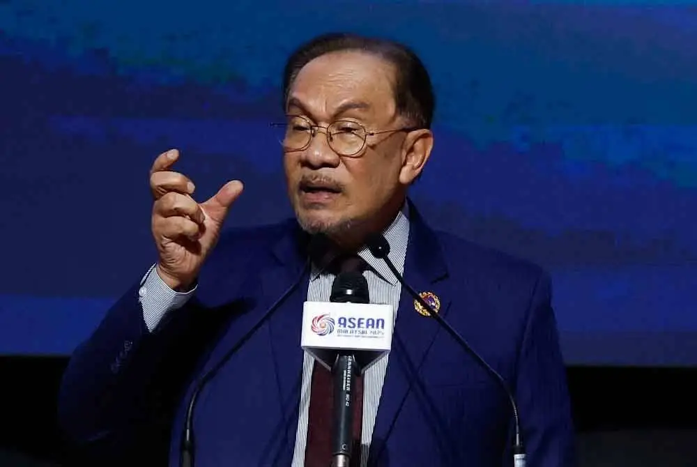 Anwar pada sidang media mengakhiri Sidang Kemuncak ASEAN ke-46 di sini, pada Selasa. Foto Bernama