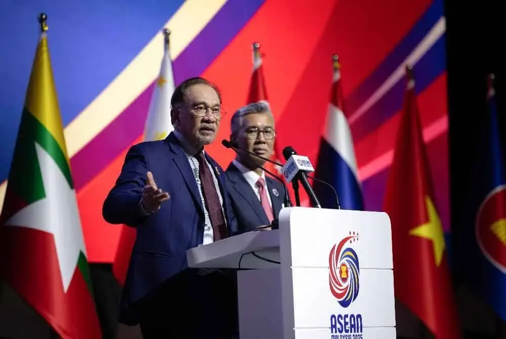 Anwar pada sidang media mengakhiri Sidang Kemuncak ASEAN ke-46, di sini, pada Selasa. Foto Bernama