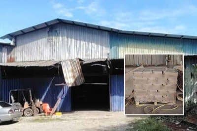 Sebuah gudang di Tasek Gelugor diserbu PPM pada Isnin. Gambar kecil: Antara karton minuman keras tidak bercukai yang dirampas PPM dalam serbuan sebuah gudang di Tasek Gelugor, pada Isnin.