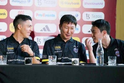 Sang-sik (tengah) yakin pasukannya mampu mencipta kejutan ke atas United. - FOTO: SINAR HARIAN/MOHD HALIM ABDUL WAHID