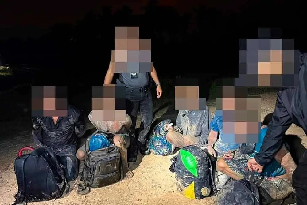 Antara PATI yang ditahan JIM di Johor, pada Selasa.