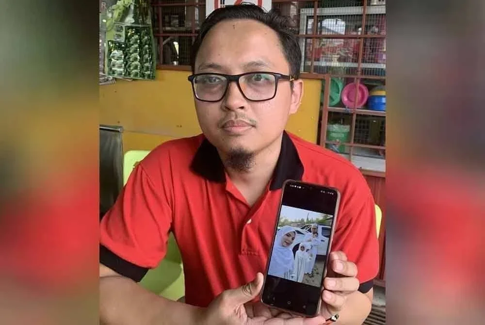 Muhammad Syahrul Ikhwan menunjukkan gambar isterinya.