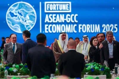 Negara-negara anggota ASEAN mengisytiharkan komitmen untuk memperkukuh kerjasama serantau bagi meningkatkan keselamatan bekalan ubat-ubatan menerusi inisiatif ASEAN Drug Security and Self-Reliance (ADSSR) serta Rangka Kerja Kerjasama Serantau bagi ADSSR. Foto Bernama