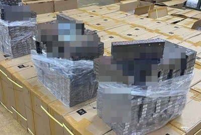 Antara rokok yang dirampas daripada suspek.