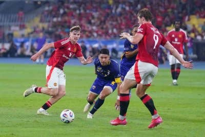 Antara aksi membabitkan pasukan ASEAN All Stars menentang United. Foto: MOHD HALIM ABDUL WAHID
