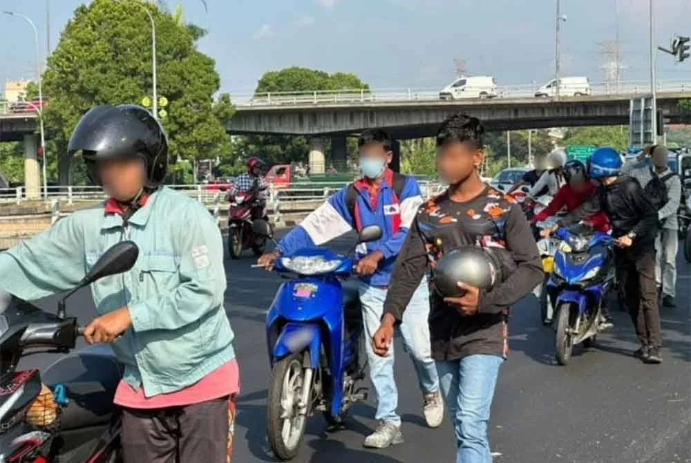 Malaysia perlu serius menggubal undang-undang khusus untuk pemandu warga asing.