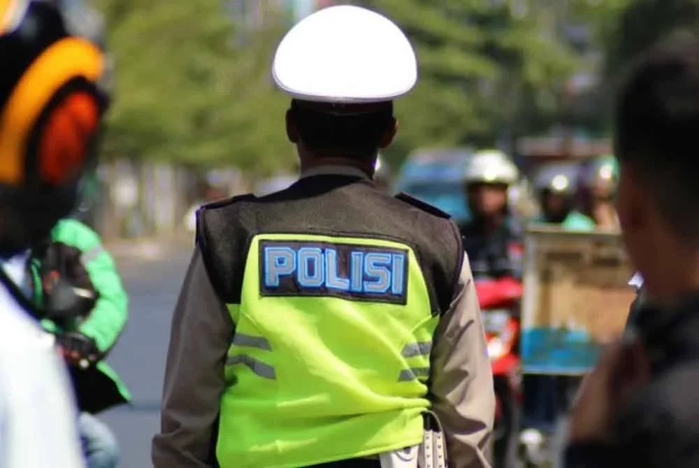 Pihak berkuasa juga kini lebih giat melaksanakan ujian air kencing secara berkala terhadap anggota polis. - Foto Agensi