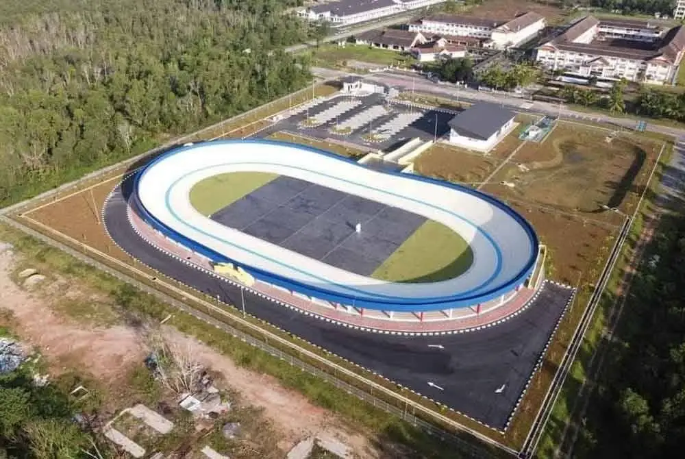 Velodrom Dungun atau juga dinamakan sebagai Velodrom Azizulhasni Awang sebagai tanda penghargaan kepada wira negara berasal dari Kampung Nibong Stesen, Dungun itu yang telah menyumbang pingat buat negara dalam temasya Sukan Olimpik.