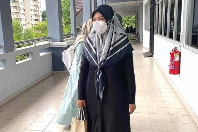 Khairunnisa ketika hadir di Mahkamah Sesyen pada Khamis.