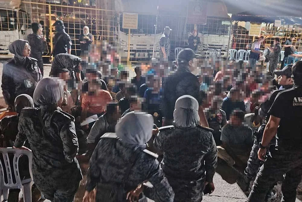 JIM membuat tapisan dokumen warga asing semasa operasi penempatan warga asing di Selayang Utara.